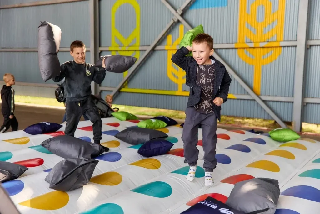 Гигантский надувной твистер в аренду